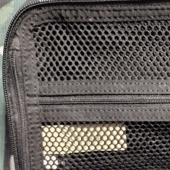 Kate Spade || Mindy Flamingo Dot Medium Cosmetic Case - Picture 12 of 12